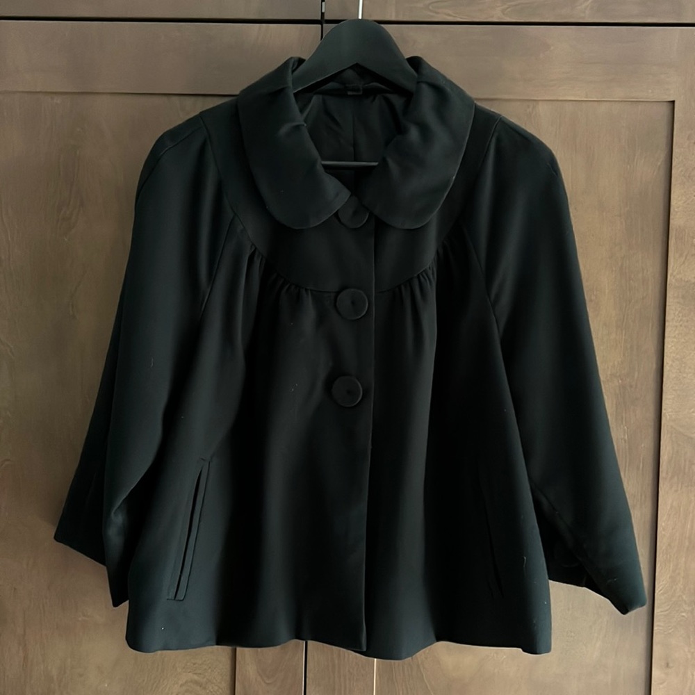 Black blazer coat with 3/4 sleeve and button detail